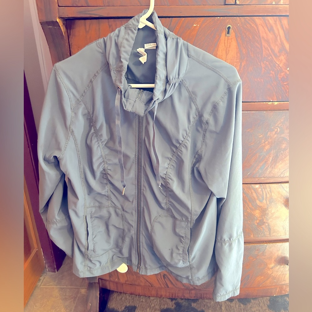 Brisas size medium zip up jacket